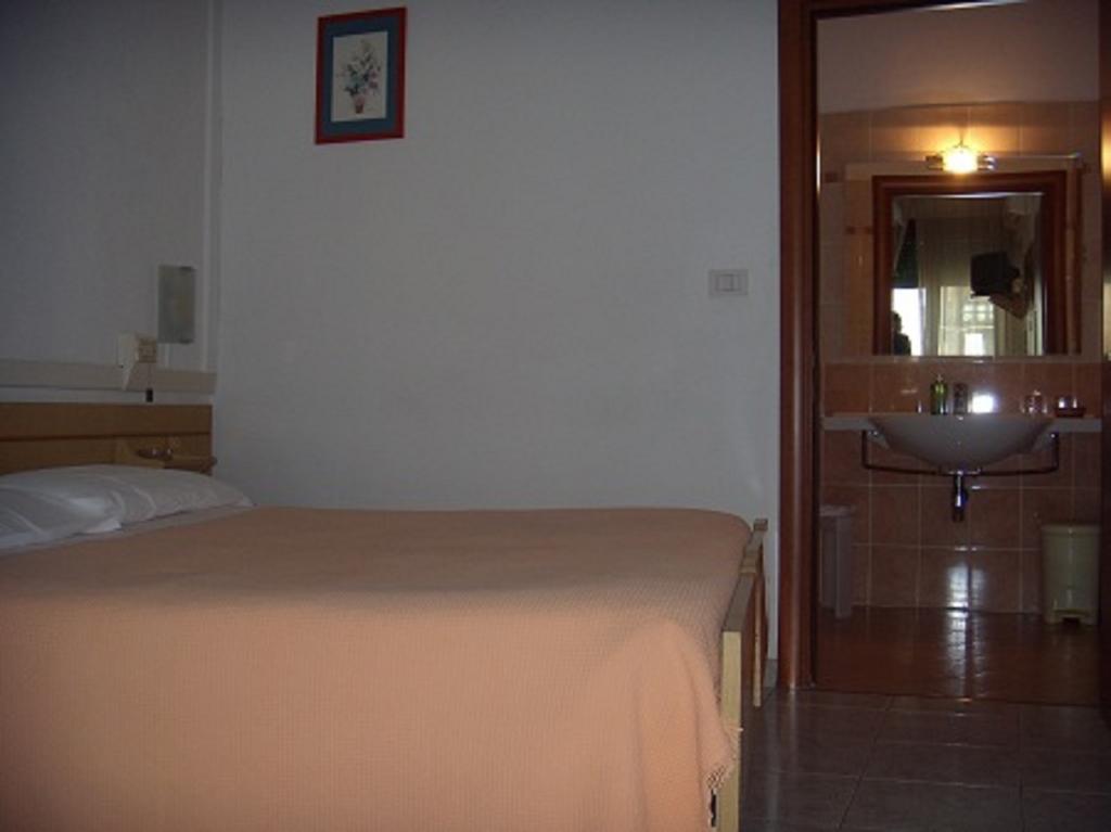 Hotel Sul Ponte Florença Quarto foto